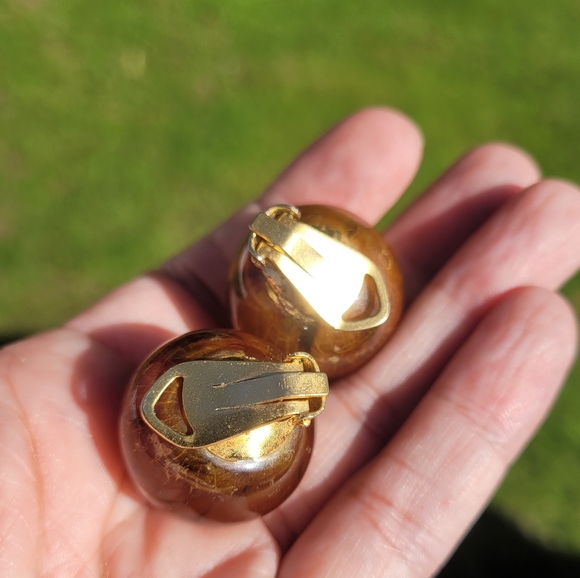 Vtg round Amber color clip-on earrings - Picture 3 of 4